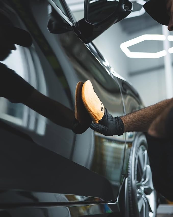 CARPRO Gliss 2.0 - Ceramic Coating for Cars - Hydrophobic Topcoat – Extreme Slickness & Water Spot Protection w/Microfiber Applicators - Repels Oil, Dirt & Grime Making Car Easy to Clean - 30ml Kit