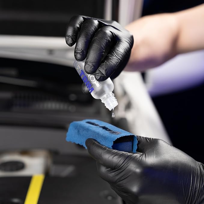 GYEON Trim EVO Ceramic Plastic Trim Restorer and UV Protection Satin Finish | SiO2 ceramic coating restores faded plastic and rubber trim to a deep satin finish with up to 36 months of UV protection.