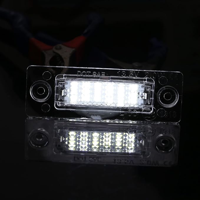 X AUTOHAUX 2pcs LED License Plate Light Car Number Lamp Replacement White Light for Volkswagen Passat 2001-2008 Jetta 2005-2010 Golf 2005-2007