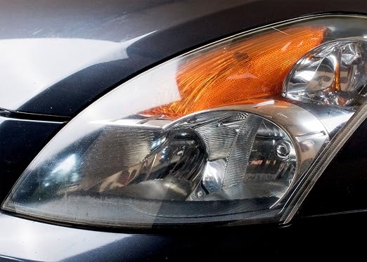 3M Quick Headlight Renewal, Helps Remove Light Haziness & Yellowing in Minutes, Hand Application, 39186, 1 Sachet