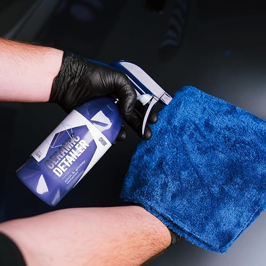 Gyeon ceramic detailer siO2 spray gloss enhancer hydrophobic quick detailer paint coating maintenance water repellent slick finish easy spray-on protectant for car motorcycle exterior surfaces